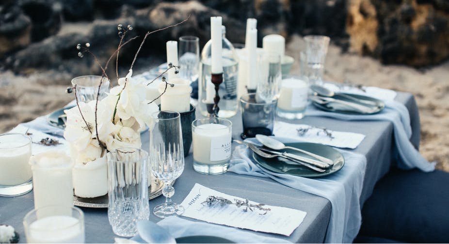 hermosa-mesa-adornada-para-bodas-frente-al-mar-de-club-regina-puerto-vallarta